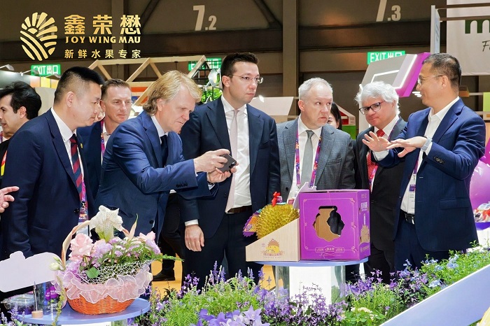 4与合作会面洽谈.jpg