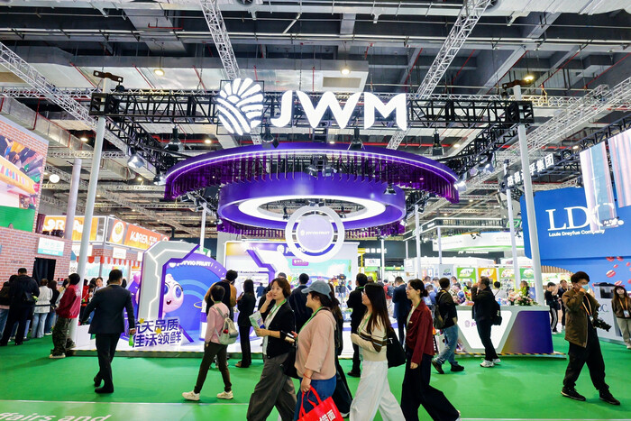 八赴进博之约：鑫荣懋集团海外公司携“一带一路”特色鲜果全球首发